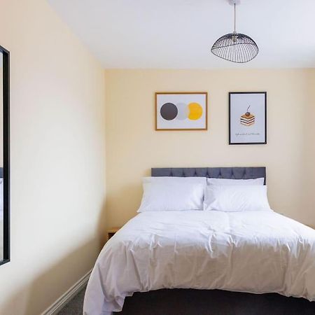 Thamesmead  Stylish 3 Bedroom And Free Parking מראה חיצוני תמונה