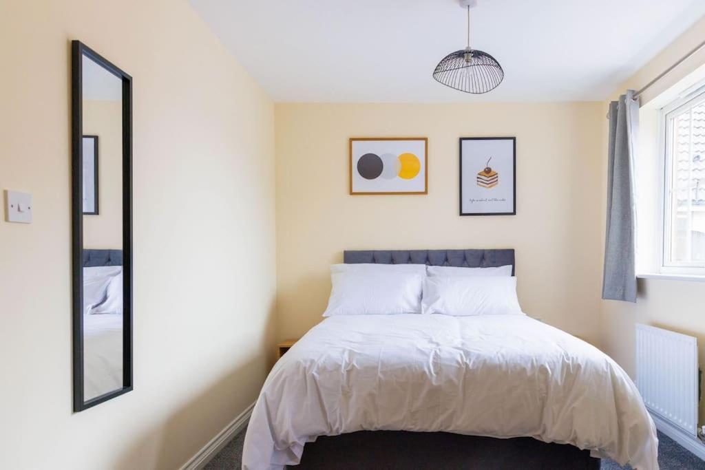 Thamesmead  Stylish 3 Bedroom And Free Parking מראה חיצוני תמונה