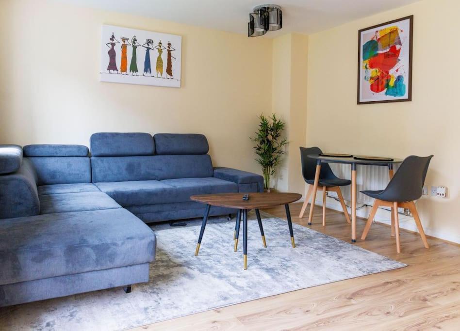 Thamesmead  Stylish 3 Bedroom And Free Parking מראה חיצוני תמונה