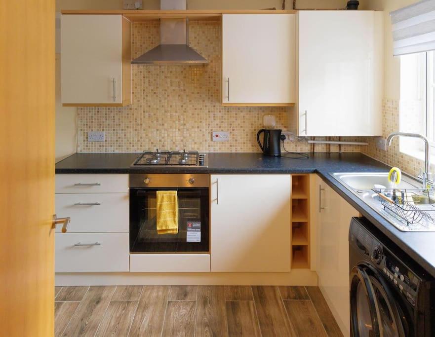 Thamesmead  Stylish 3 Bedroom And Free Parking מראה חיצוני תמונה