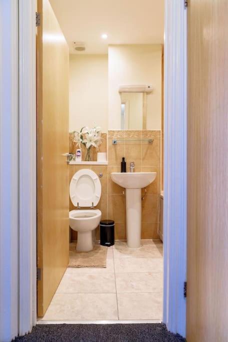 Thamesmead  Stylish 3 Bedroom And Free Parking מראה חיצוני תמונה