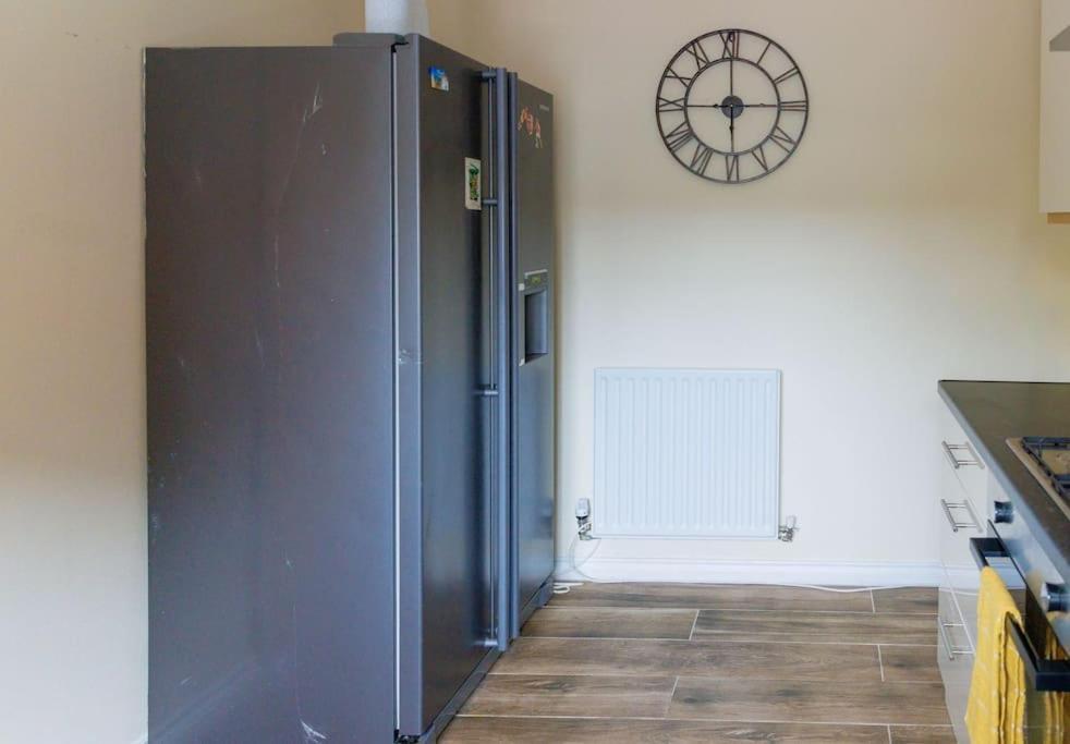 Thamesmead  Stylish 3 Bedroom And Free Parking מראה חיצוני תמונה