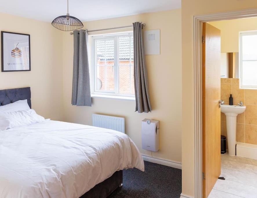 Thamesmead  Stylish 3 Bedroom And Free Parking מראה חיצוני תמונה