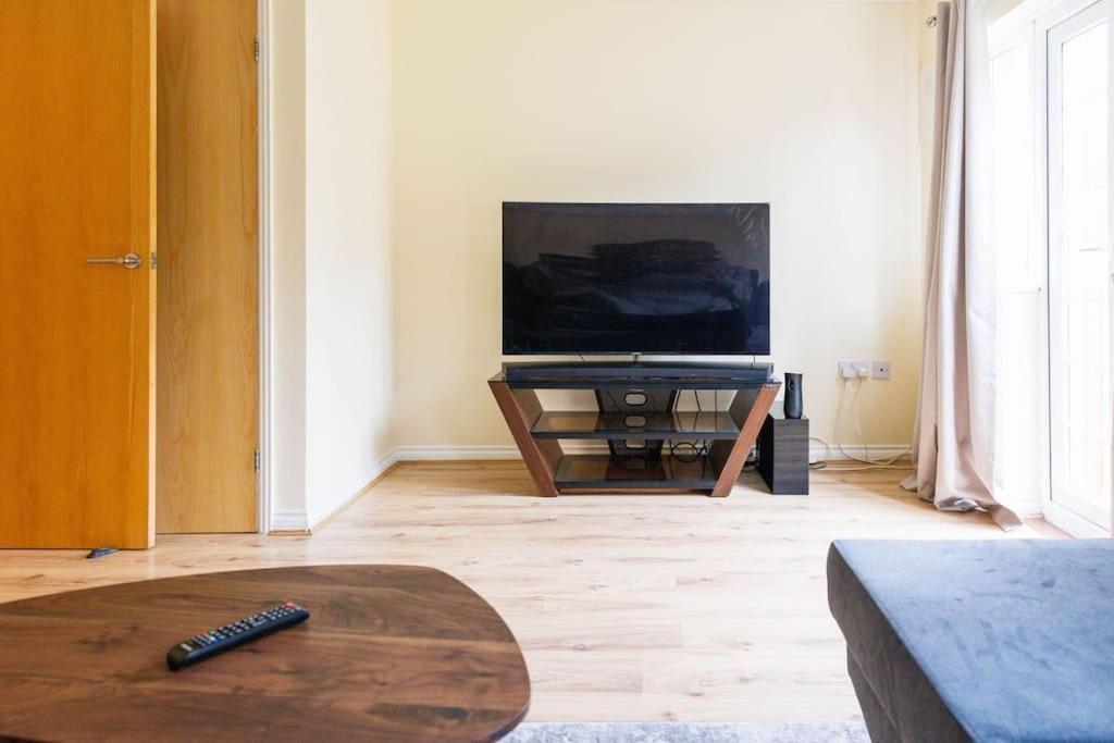 Thamesmead  Stylish 3 Bedroom And Free Parking מראה חיצוני תמונה
