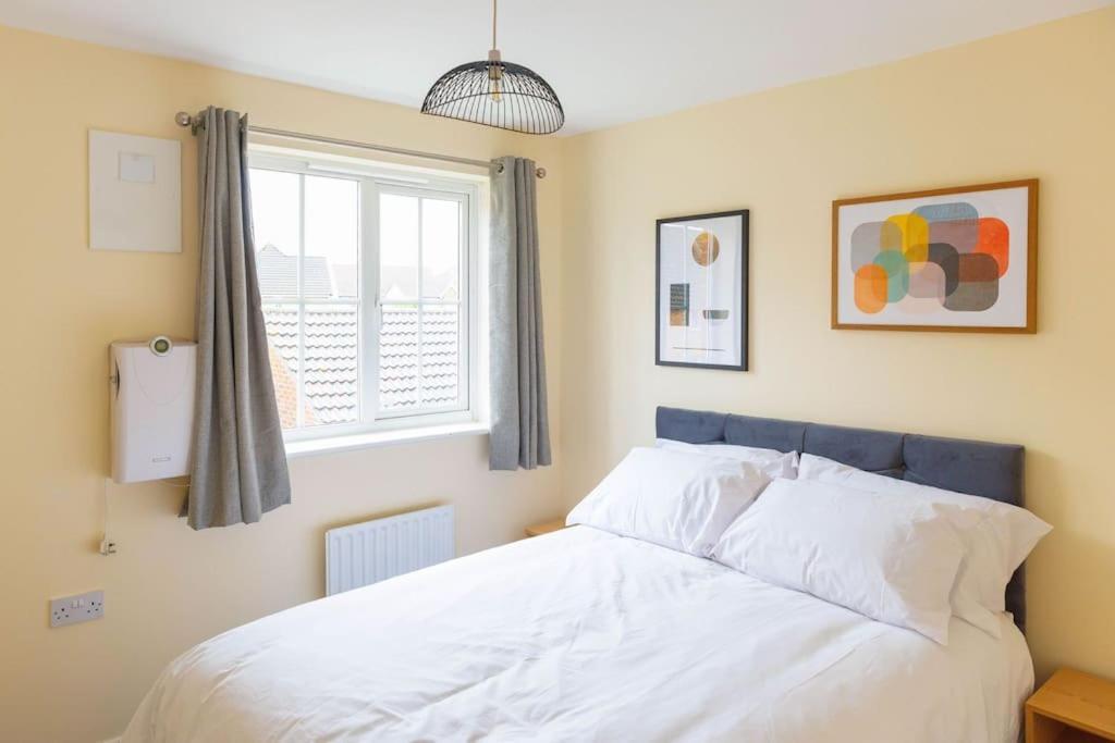 Thamesmead  Stylish 3 Bedroom And Free Parking מראה חיצוני תמונה